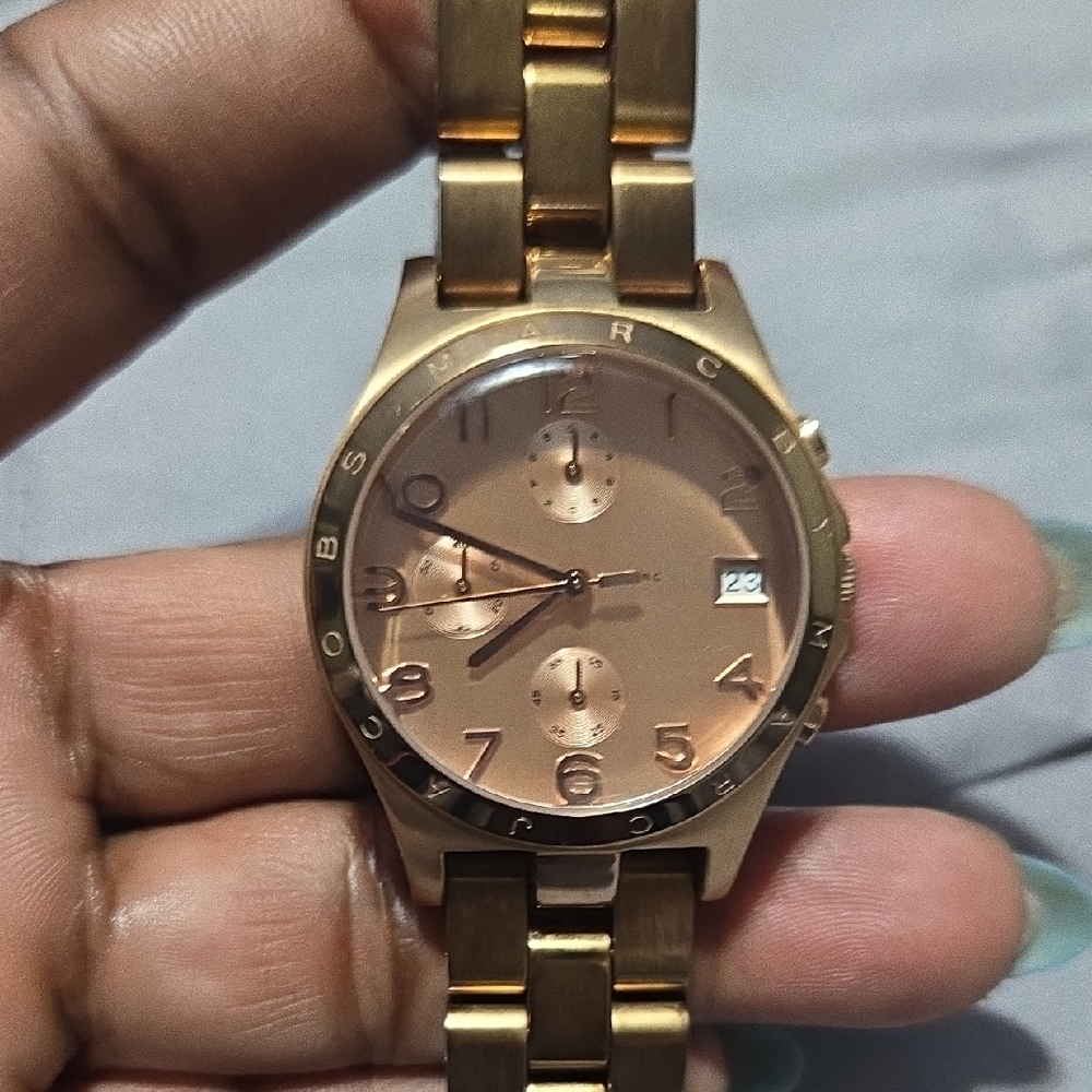 Marc Jacobs Gold Women's Watch With Date Display.